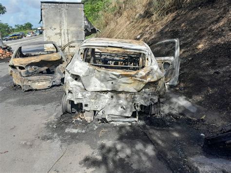 Engavetamento envolvendo 14 veículos deixa feridos e destruição na BR