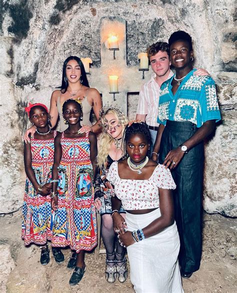 Madonna Voyez Une Rare Et Magnifique Photo De La Star Avec Ses 6 Enfants