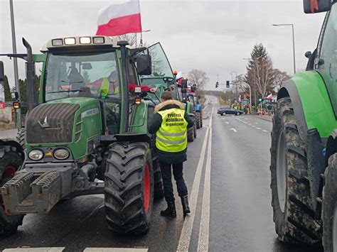 Tak Protestuj Rolnicy Zdj Cia Z Drogowych Blokad W Pobli U Lublina