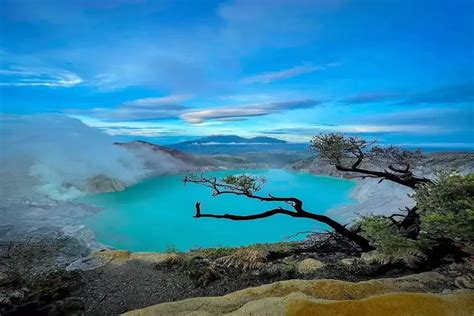 Keunikan Wisata Kawah Ijen Banyuwangi Menikmati Pemandangan Danau