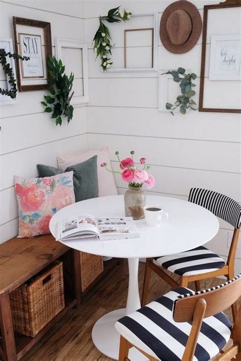 Угловой столик на кухню к стене - 94 фото