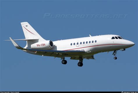 PH CBV Private Dassault Falcon 2000LX Photo By Martin Oswald ID