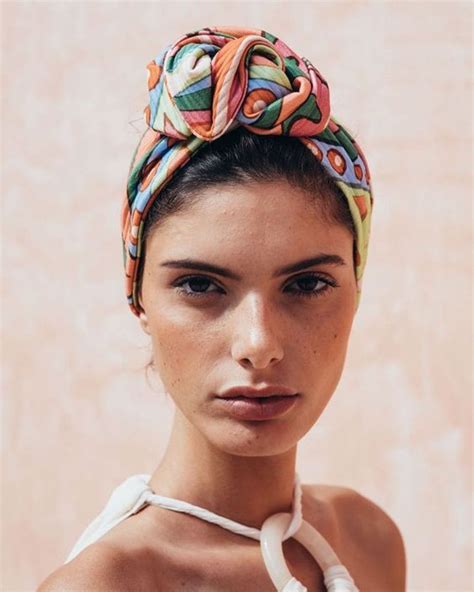 El Turbante Es De Los Accesorios Que Marca Tendencia Scarf