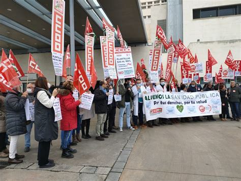 CCOO y UGT protestan por la situación de saturación de las urgencias