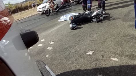 Mulher Morre Em Colis O De Moto Caminh O Em Frente Ao Huse O Que