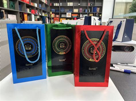 Full Color Gold And Silver Foil Printing Partial Uv And Hot Stamped Luxury Paper Bag Bags And