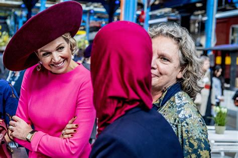 Koningspaar Onderscheidt Janine Van De Ende Met Erekruis Blauw Bloed