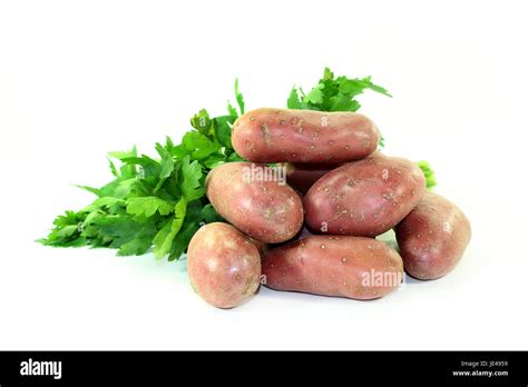 Kartoffeln schälen hi res stock photography and images Alamy