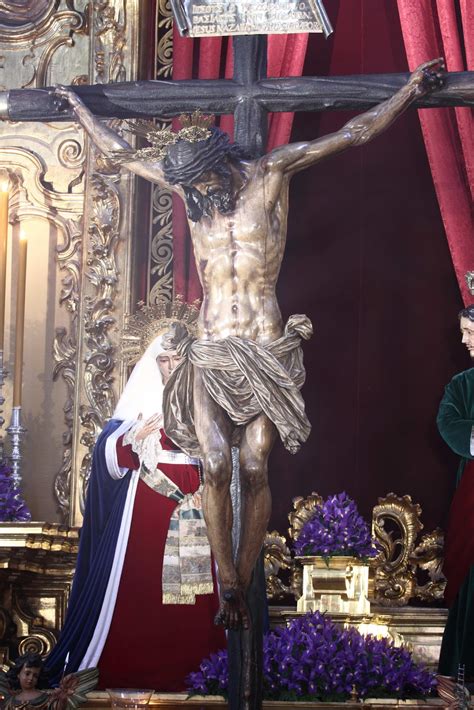 Sevilla A Traves De Un Objetivo Besapies Al Cristo Del Amor