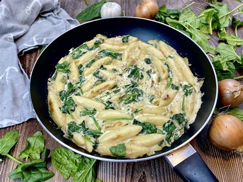 Cremige Schupfnudeln Mit Blattspinat Schupfnudelpfanne