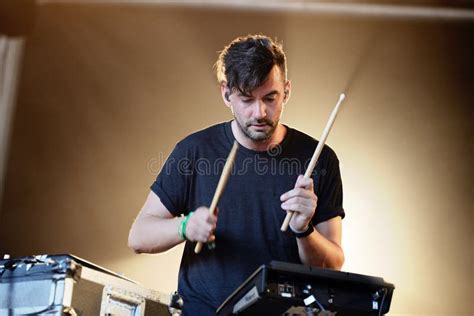 Bonobo Band and Andreya Tiara Editorial Stock Image - Image of baker, performers: 21531479