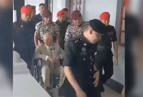 Kes 1MDB Najib Sakit Lutut Berkerusi Roda Dan Bertongkat Ke Mahkamah