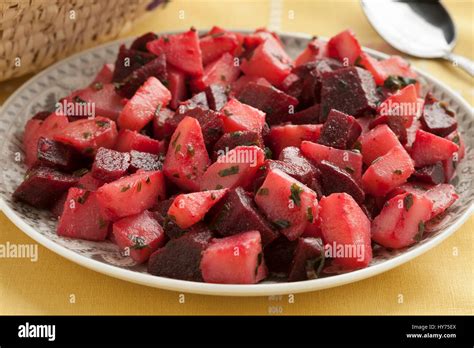 Schale Mit Marokkanischer Salat Mit R Ben Und Kartoffeln Hautnah