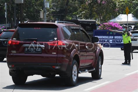 PEMBATASAN MOBILITAS DENGAN ATURAN GANJIL GENAP ANTARA Foto