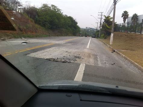 Walter Magui Em Foco Moradores Reclamam De Buracos No Distrito Industrial