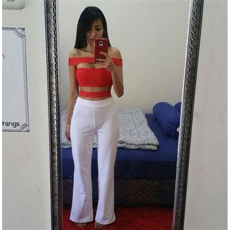 Full Foto SUPER HOT SEKSI Jelly Jelo Model Aduhai Payudaranya Menantang