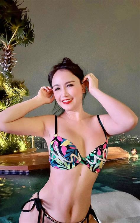 Sao nữ U50 diện bikini khoe body gợi cảm được khen đẹp như gái 18