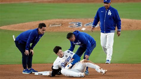 Shohei Ohtani Partially Dislocates Left Shoulder During World Series Game 2 Status Tbd Klas