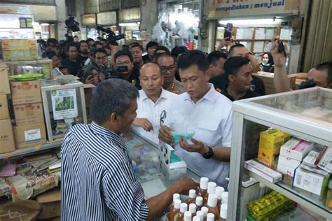 Foto Sidak Pasar Pramuka Polisi Temukan Harga Masker Naik Kali