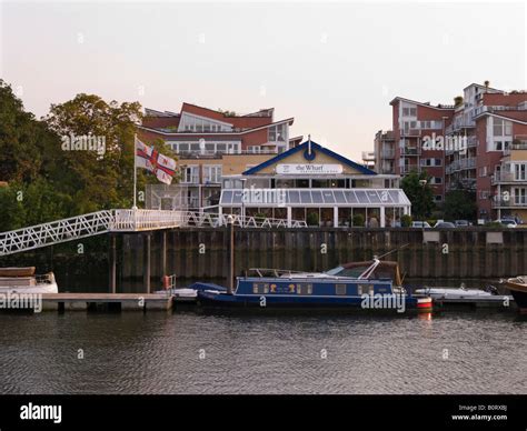 The Wharf restaurant on the Thames at Teddington Lock. Teddington Stock ...