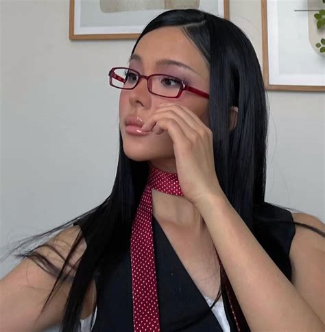Lim Feng hot girl gây chấn động MXH khi đăng ảnh thân mật với Wren Evans tố bạn trai ngoại