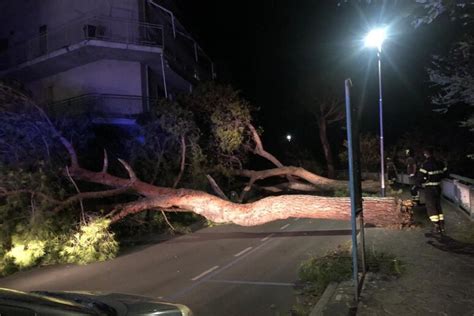 TEMPESTA ATLANTICA CIARAN INVESTE L ABRUZZO VENTO FORTE EMERGENZA