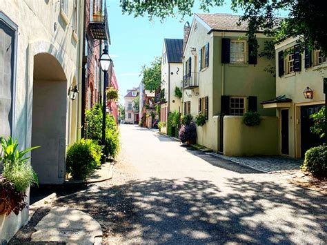 Charleston Hidden Alleys Tour | Lowcountry Walking Tours