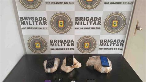 Bpchq Prende Jovem Que Se Preparava Para Arremessar Drogas E