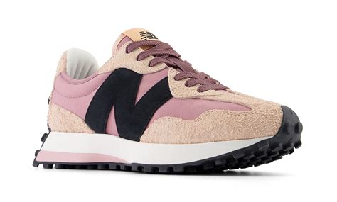 New Balance 327