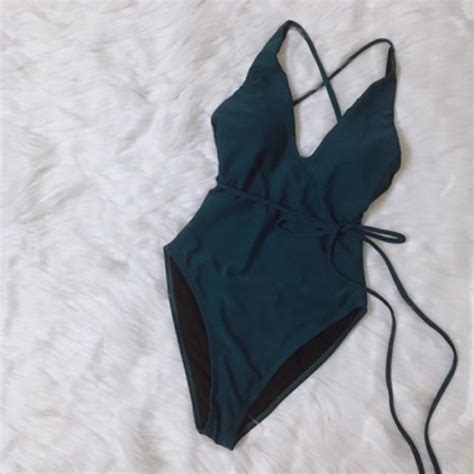 Review Set bikini bodysuit khoét mông xanh cổ vịt sexy