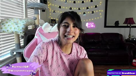 Girl Touch Pussy While Play Games