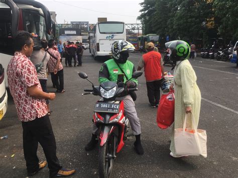 Libur Nataru Masyarakat Ramai Serbu Terminal Bekasi