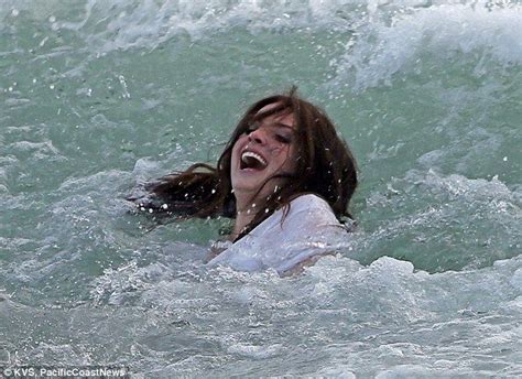 Lana Del Rey Gets Wet And Wild High By The Beach Lana Del Rey Beach