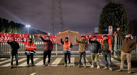 MAXIDI Sciopero Lavoratori Contro I Licenziamenti Per Migliori