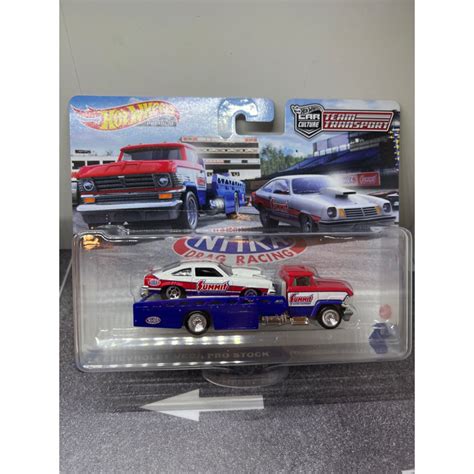 Hot Wheels Team Transport Chevrolet Vega