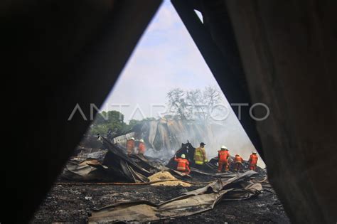 Kebakaran Gudang Plastik Antara Foto