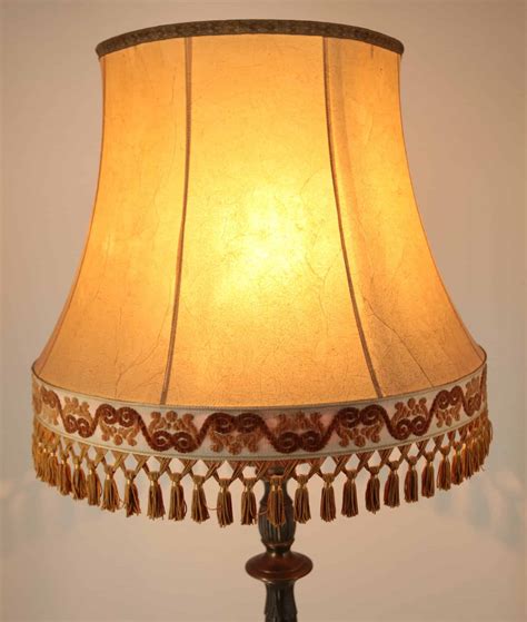 Novoklasicistní stojací lampa | Czechantik