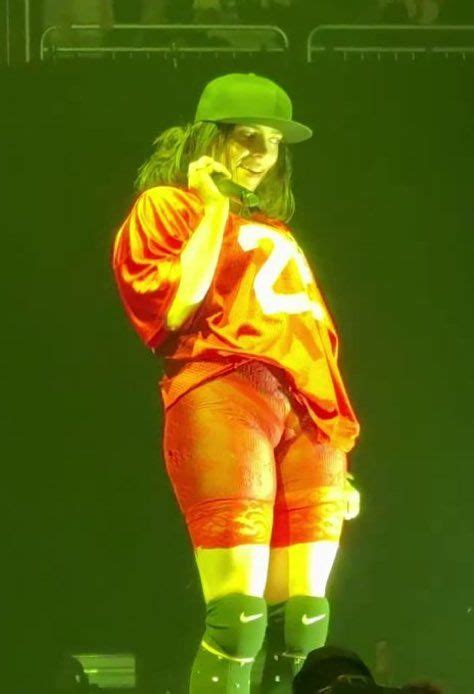 Billie Elish Hot Nel 2025