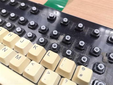 Amiga 1200 Keyboard Repair and Restoration – retrotechlab.com