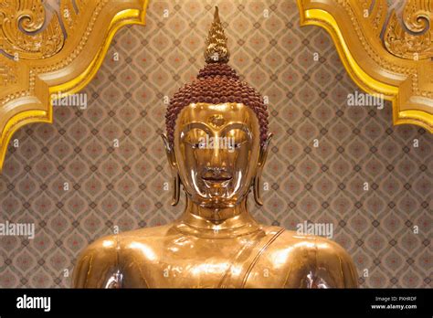 Phra Phuttha Maha Suwana Patimakon The Golden Buddha At Wat Traimit