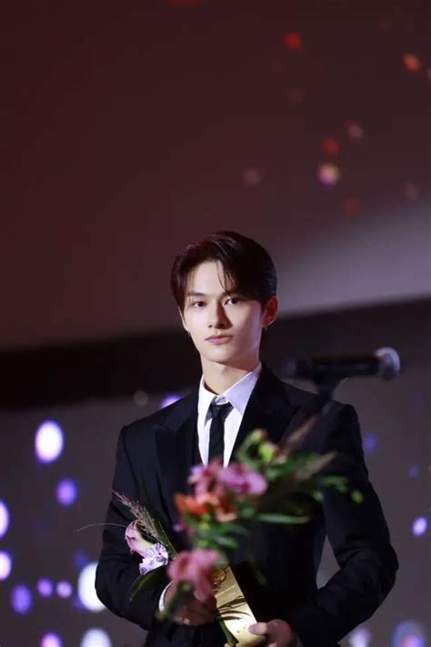 Wen Junhui Recognized As Rising Star Of The Year” At Busan