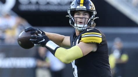 Rookie Kenny Pickett Rises To No 2 On Steelers Qb Depth Chart