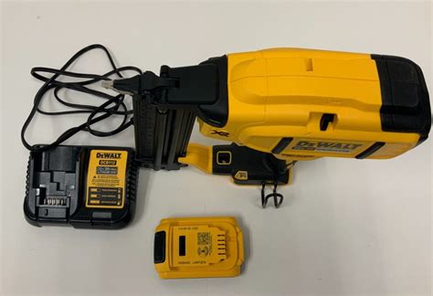 DEWALT 20V MAX Cordless Brad Nailer Kit 18GA DCN680D1 885911482226