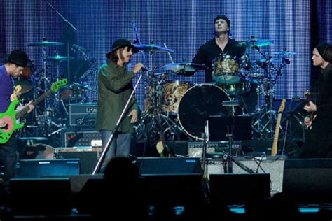 Red Hot Chili Peppers Lan A Lbum In Dito Depois De Anos Exame