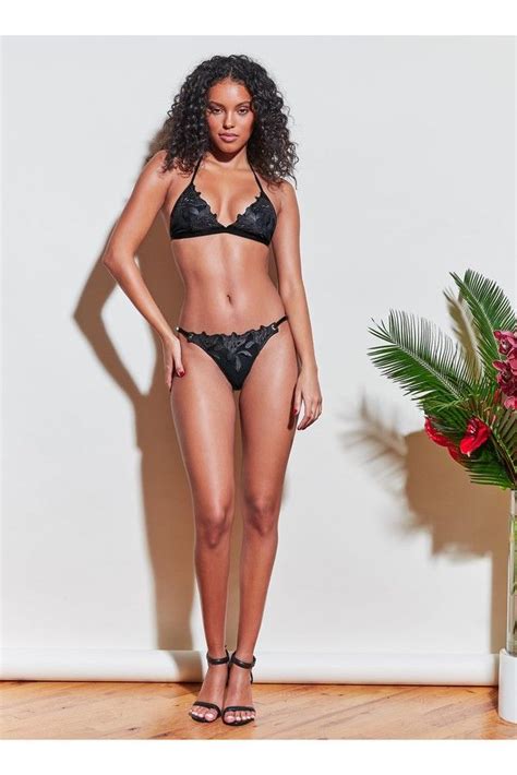 Hot Sexy Aiba Runa Bikini Pics