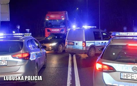 Poznań Śmierć 29 latka po wtargnięciu na posesję Domownicy usłyszeli