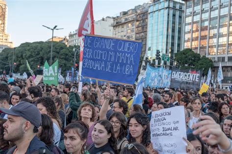 Marchas Universitarias En Argentina Por Ajuste Presupuestario Fotos