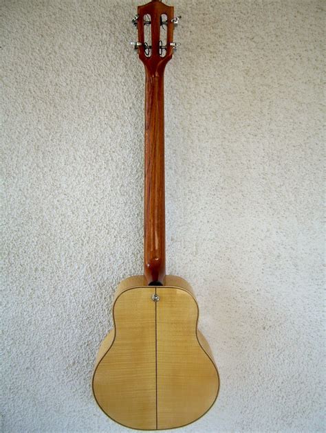 Alfonso Sandoval Luthier Cuatro Venezolano