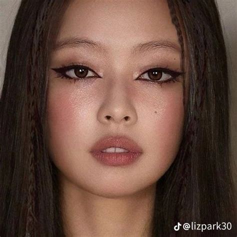 Pin By Pinner On Tenues Tout Genre Nude Makeup Edgy Makeup Dark Makeup