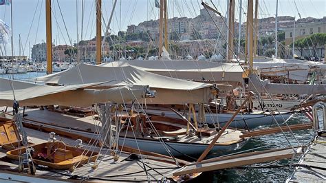 Gli Imperiesi Riabbracciano Le Vele Depoca Calata Anselmi Banchina